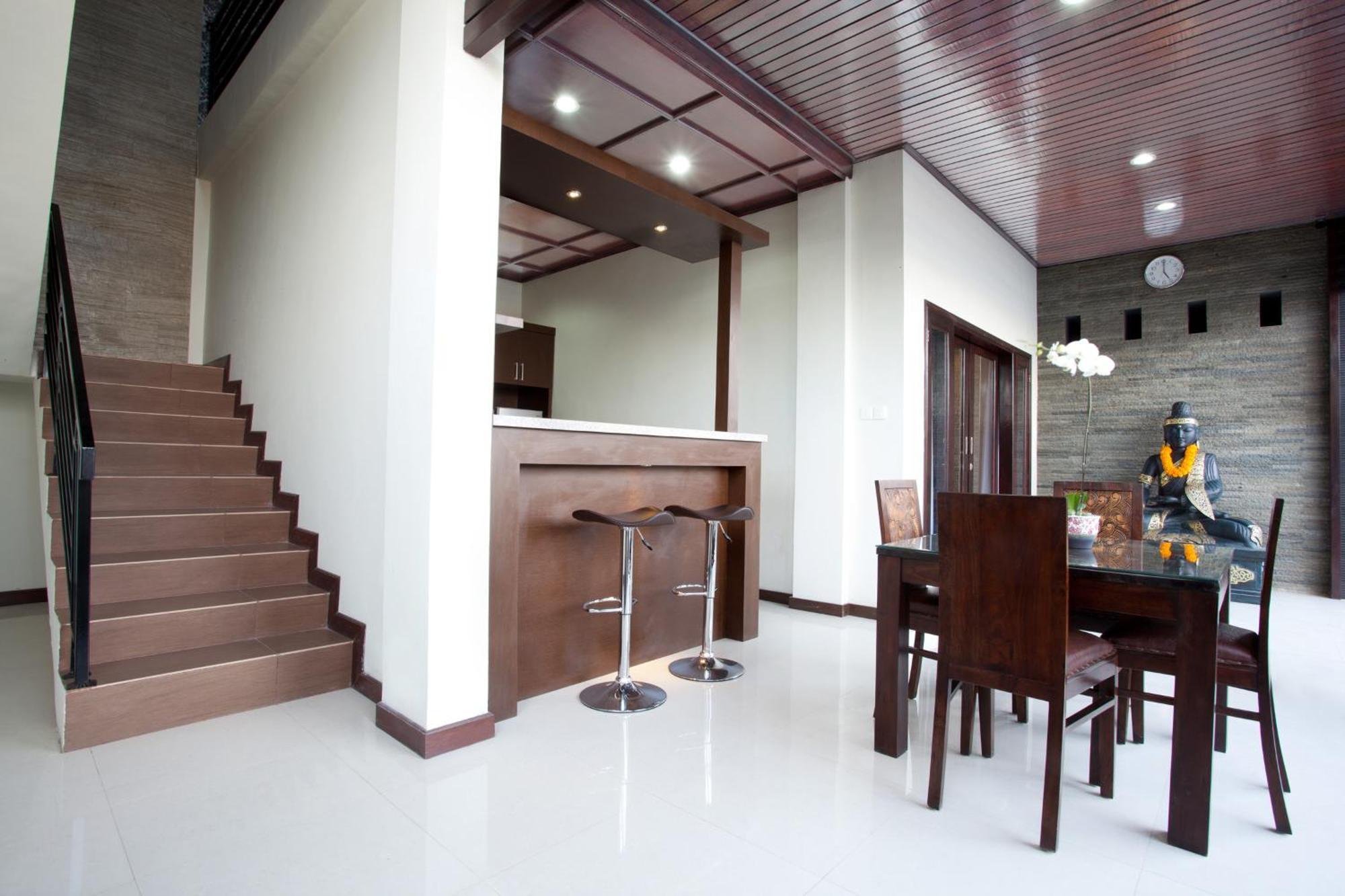 The Nakula Villas Kuta  Room photo